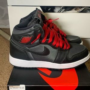 Jordan 1 Retro High Black Satin Gym Red, size 4.5 Y